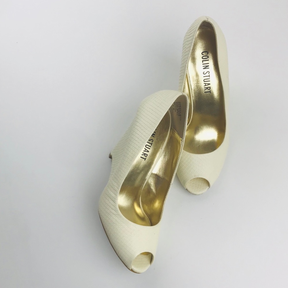 🌟Colin Stuart Peep Toe Wedge in Cream 🌟